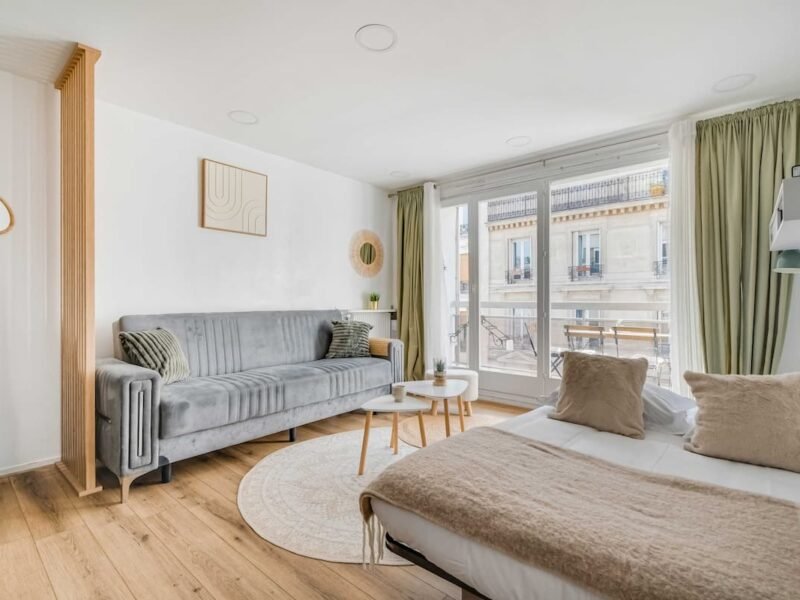 Studio meublé avec balcon – location au mois Paris 18 (Montmartre)